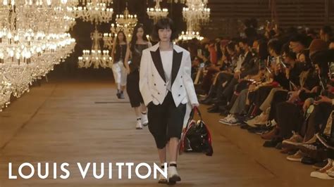 Watch the Louis Vuitton spring/summer 2022 show here 